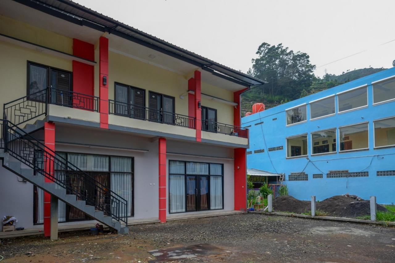 Reddoorz @ Gerbang Dieng Plateau Area Вонособо Екстер'єр фото